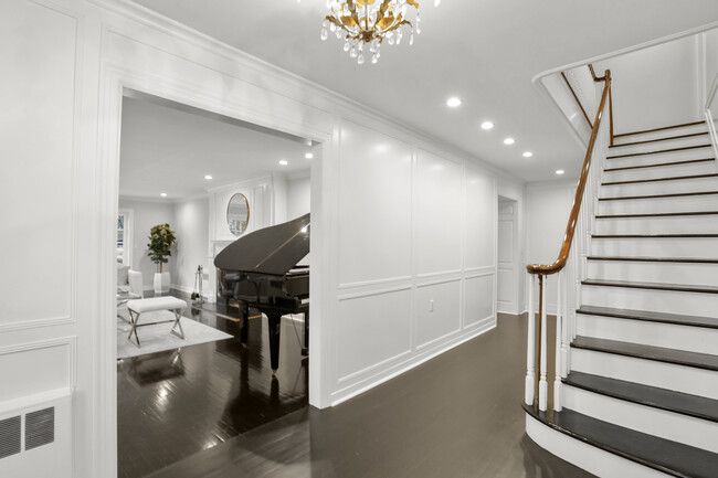 Foto del edificio - 508 Round Hill Rd