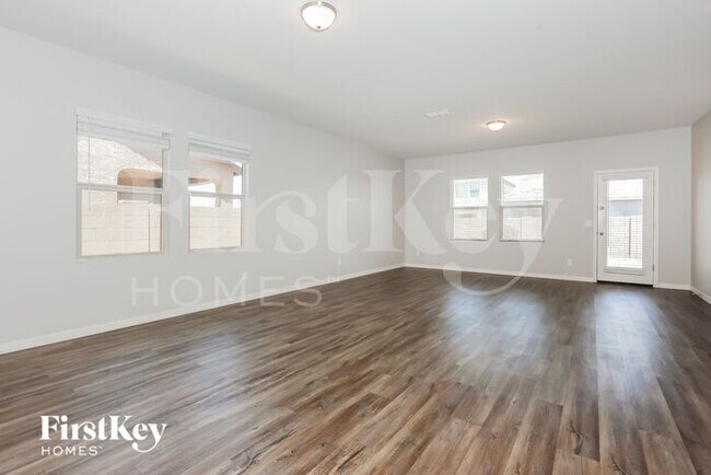 Foto del edificio - 340 W Powell Dr