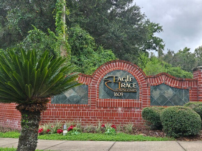 Foto del edificio - 2/2 ( Eagle Trace) Charming, updated townh...