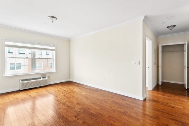 Building Photo - 48 Burling Ln