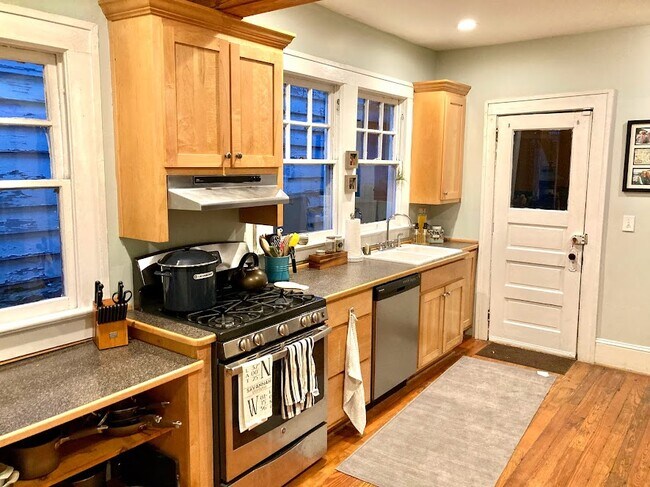 Foto del edificio - 116 E Maple St