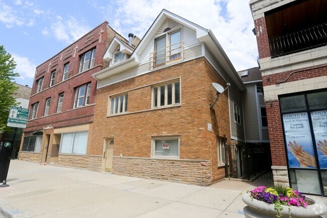 Building Photo - 3345 N Southport Ave