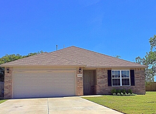 Close to I35 + Great Area close to Shopping - Close to I35 + Great Area close to Shopping House
