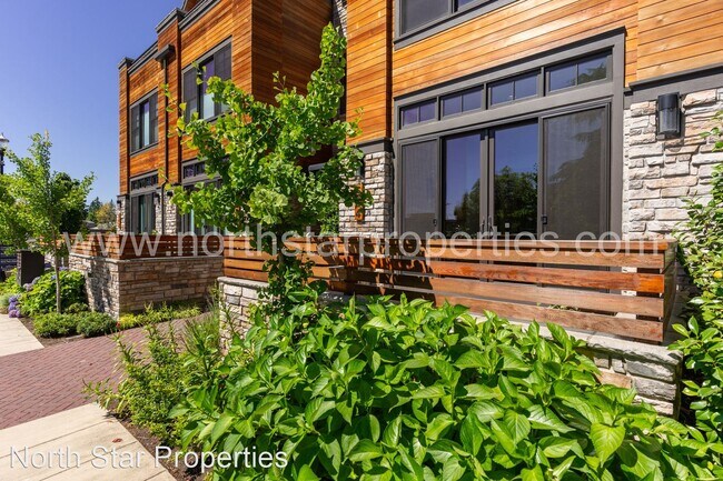 Building Photo - 4 br, 5 bath House - 554 4th St