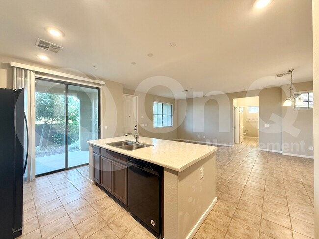 Foto del edificio - 3900 E Baseline Rd