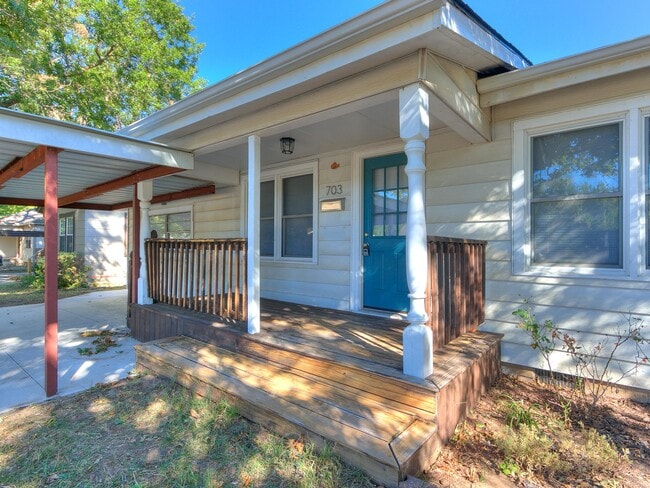Foto del edificio - 703 Dakota St