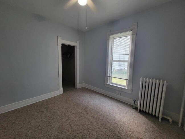 Building Photo - 460 N Terrace St