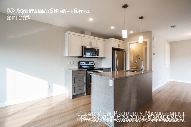 Photo du bâtiment - Close to the University, 2 bed, 1.5 bath, AC suite!