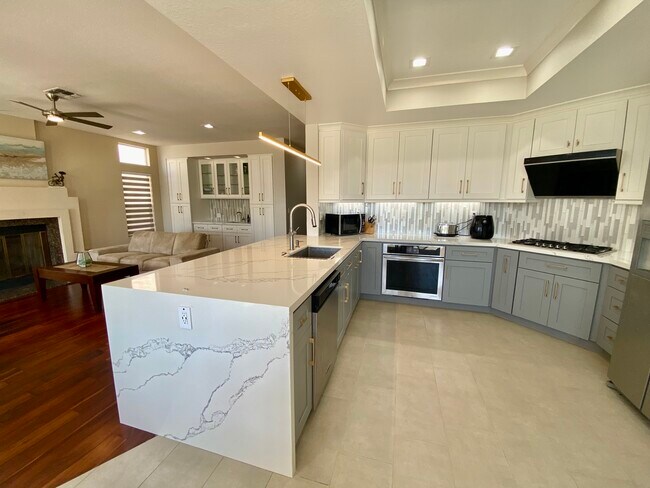 Building Photo - 10768 Sunset Ridge Dr