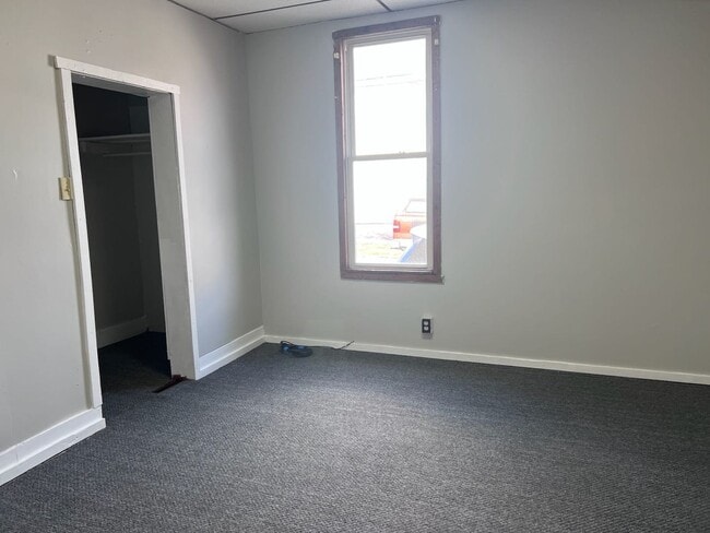 Building Photo - 707-709