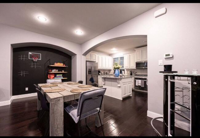 Building Photo - 7305 Venice Dr