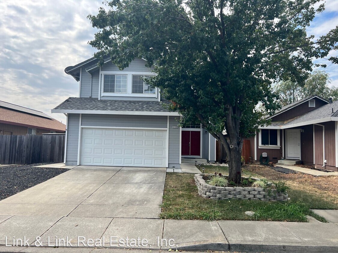Primary Photo - 4 br, 2.5 bath House - 348 Zachary Drive
