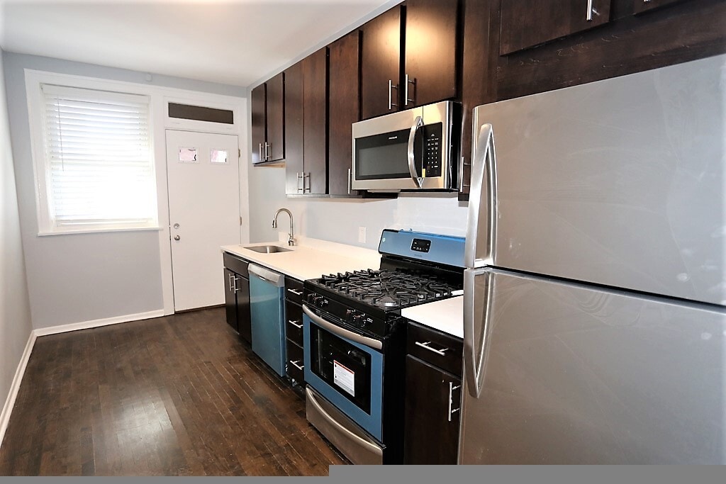 Primary Photo - 5306 N Ashland Ave