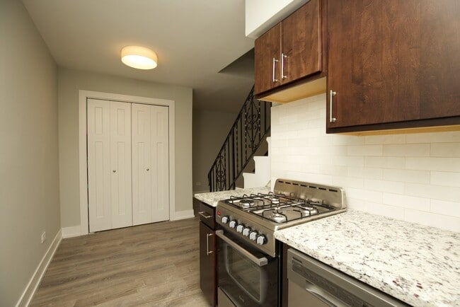 Building Photo - 450 W Barry Ave