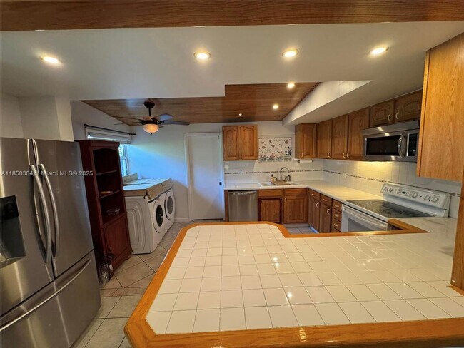 Building Photo - 13 Bass Ave