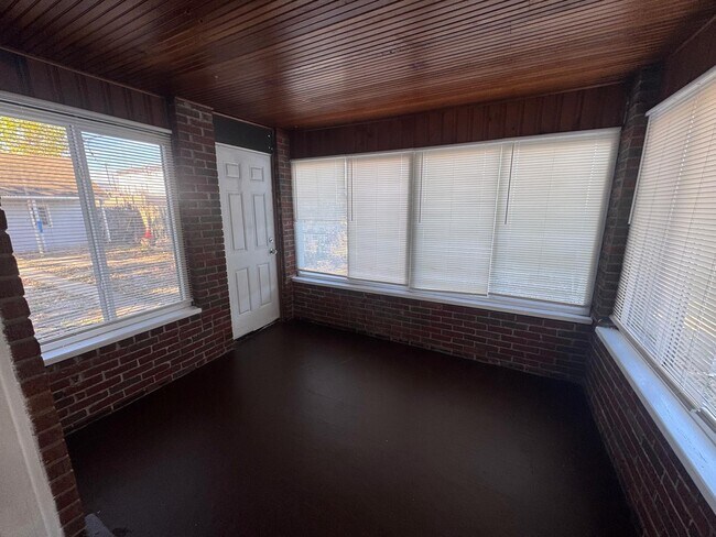 Foto del edificio - 19029 Plainview Ave