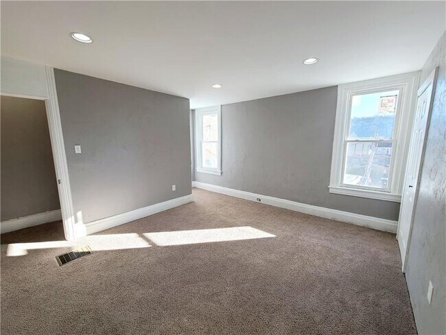 Living Room - 505 S Main St