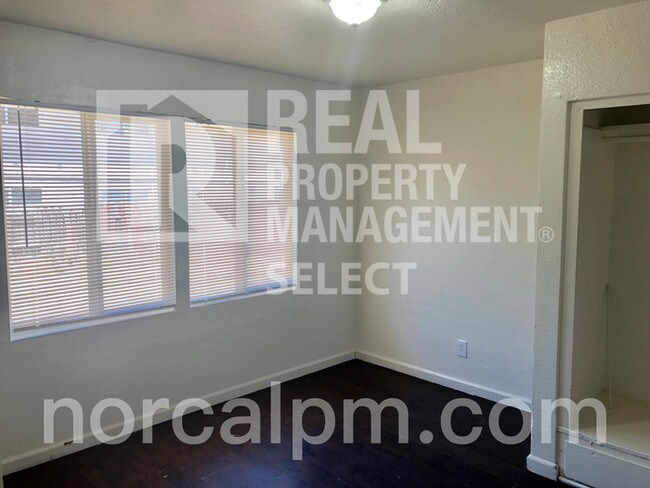 Building Photo - Great 2 bed 1bath duplex