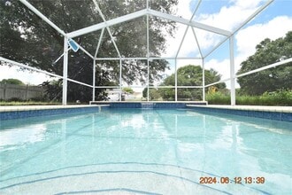 Building Photo - 38927 Carr Dr