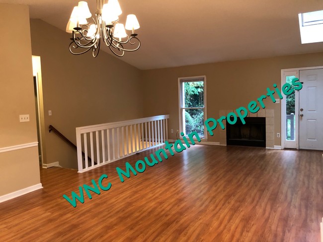 Building Photo - 44 Pine Ridge Trl