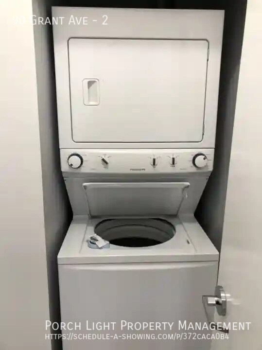 Photo du bâtiment - 2 Bedroom with Private Laundry in Stintson