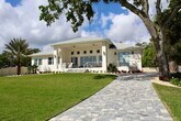 Foto principal - Fully Furnished 3 Bedroom, 3.5 Bath Home w...