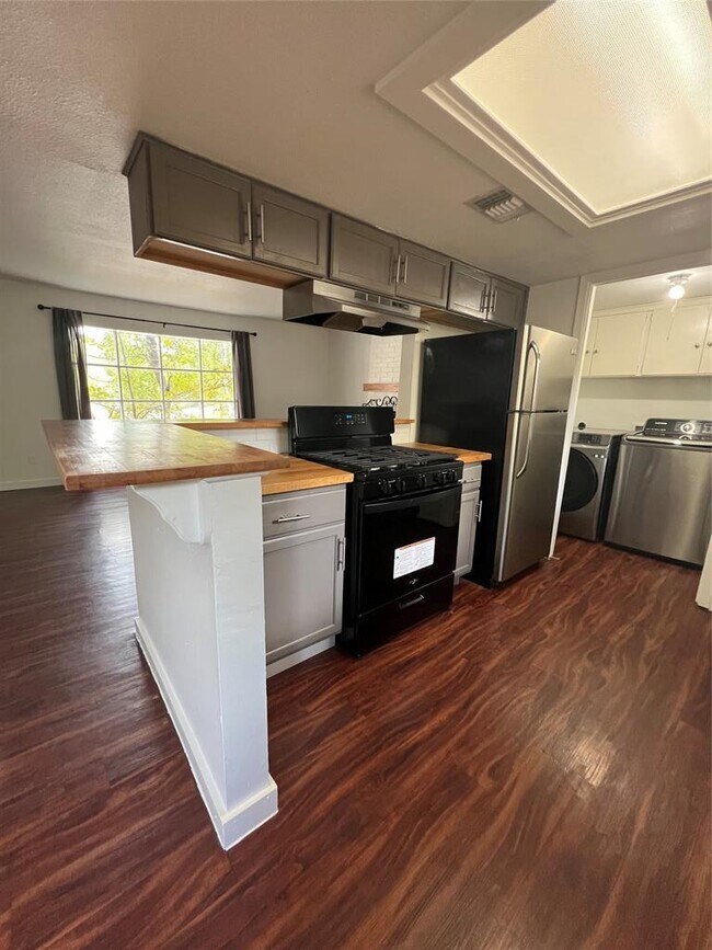 Foto del edificio - 6104 Walnut Hills Dr