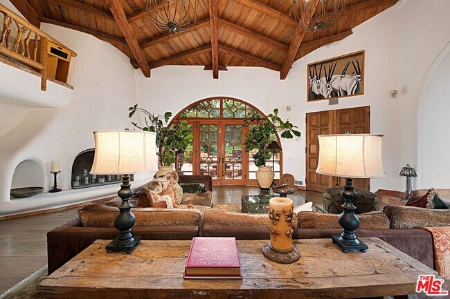 Foto del edificio - 7332 BIRDVIEW Ave