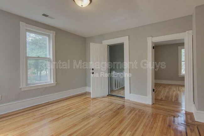 Building Photo - 1500 N Irving Ave