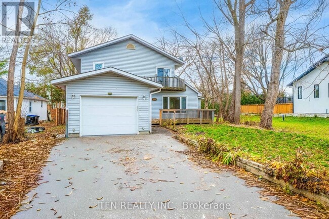 Building Photo - 986 Robinson St