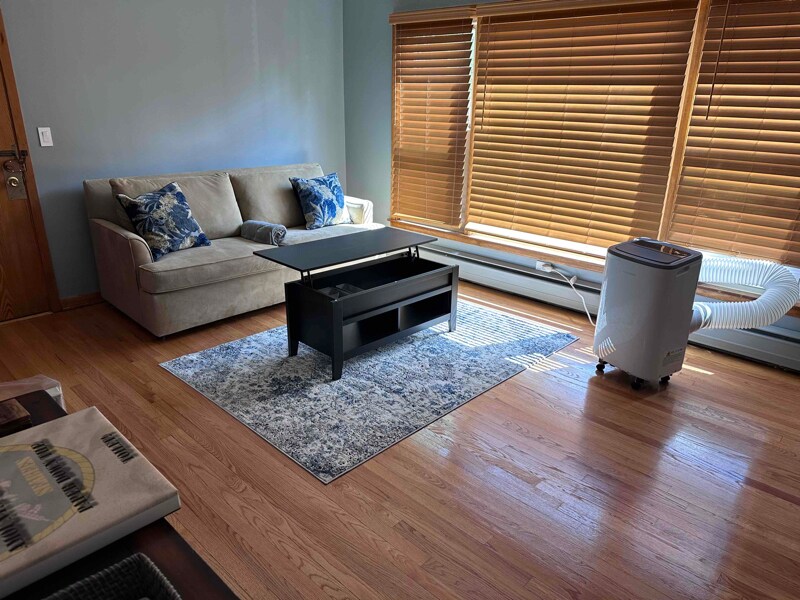 Foto principal - 2348 N Menard Ave