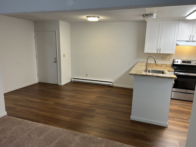 Building Photo - Wonderful 2-Bedroom, 2-Bath Unit in Gated ...