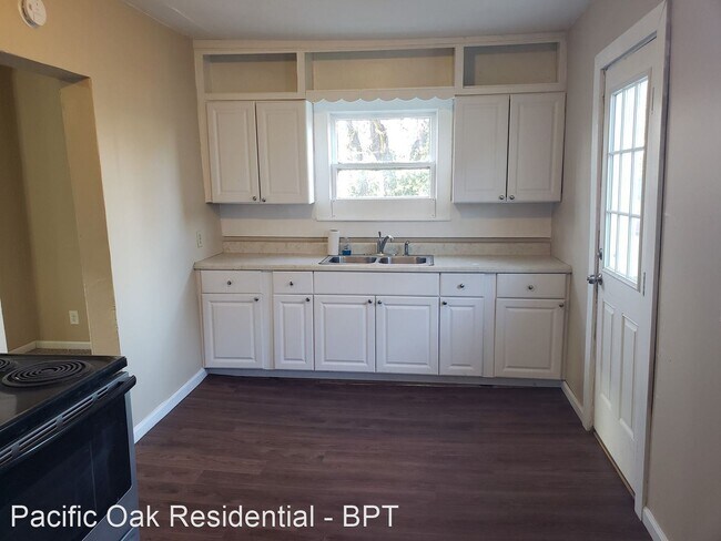 Building Photo - 4 br, 1 bath House - 2711 W Maryland St.