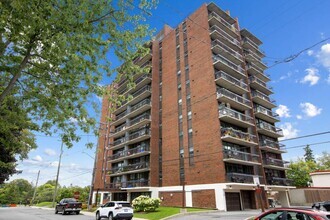 Building Photo - Roxborough Apartments