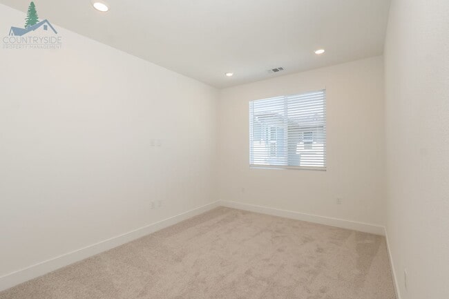 Building Photo - 2824 Wrangell St