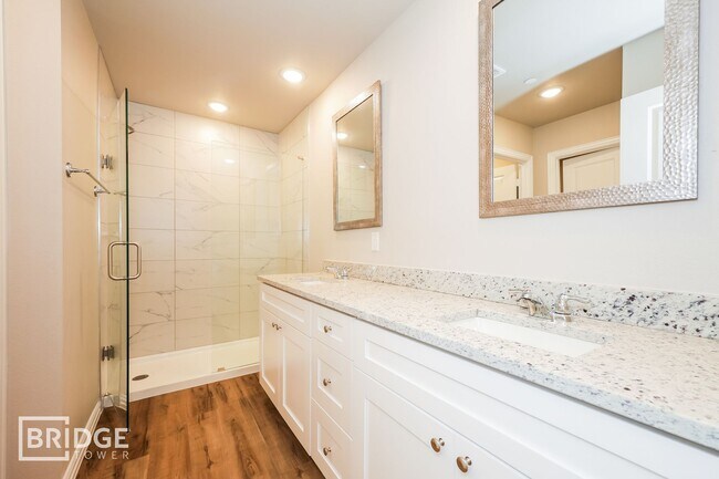 Foto del edificio - 1052 W Golden Ln