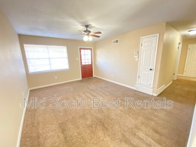 Foto del edificio - 3703 Royal Wood Dr