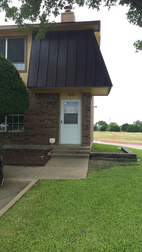 Exterior - 1015 Parkway Ter