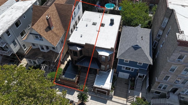 Building Photo - 41 47th St