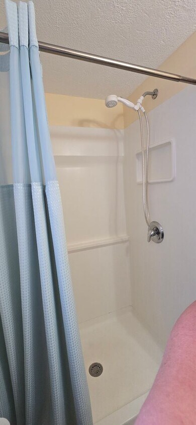 Foto principal - A cozy Studio unit at a multi unit Condomi...