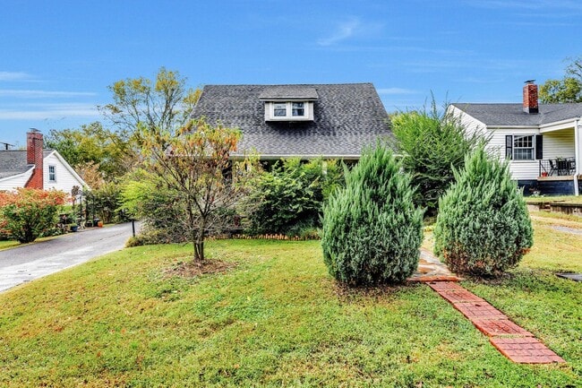 Building Photo - Historic Home in East Nashville