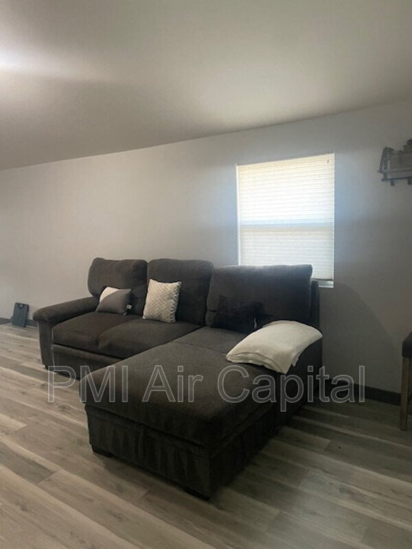 Foto del edificio - 5755 Armstrong St