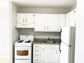 Building Photo - Courtview Suites