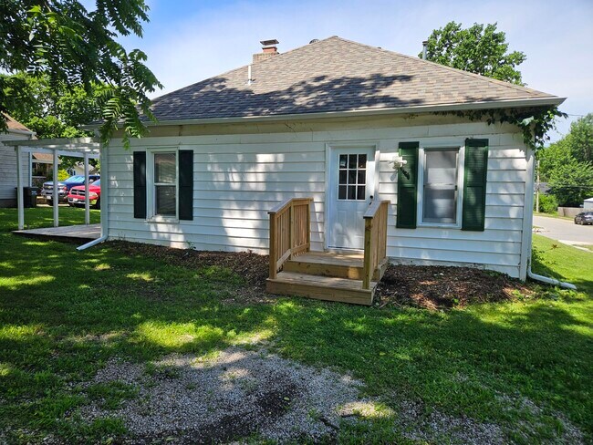 Foto del edificio - 2158 N Boonville Ave