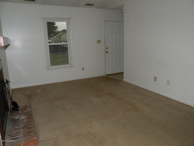 Building Photo - 132 Twin Wood Dr