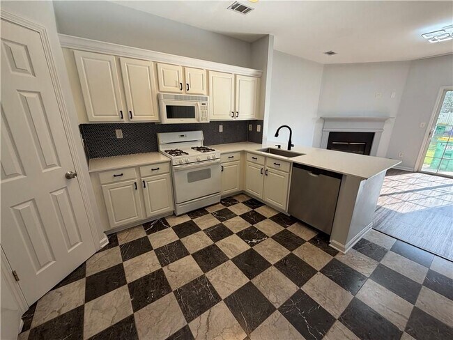 Foto del edificio - 3381 Hidden Cove Cir NW