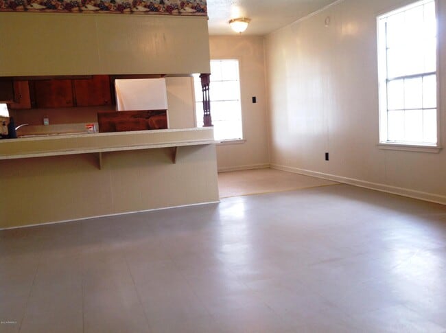 Building Photo - 706 Picard Rd