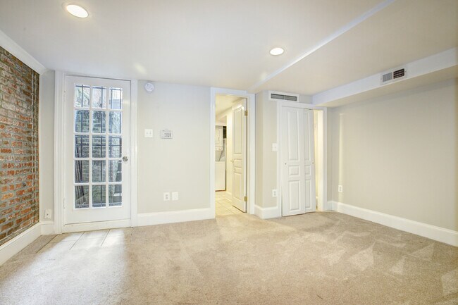 Building Photo - Charming Capitol Hill Escape!