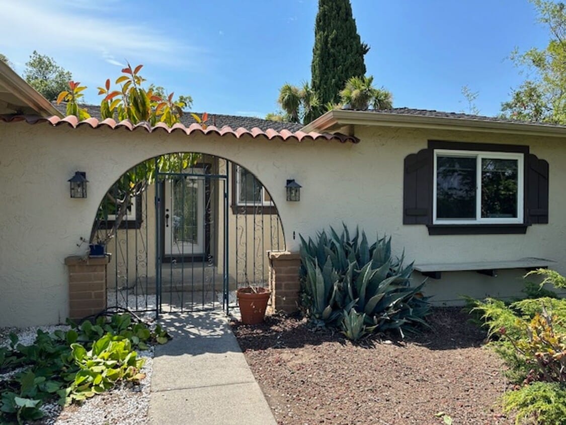 Foto principal - Beautiful Single Level Home in Ponderosa P...