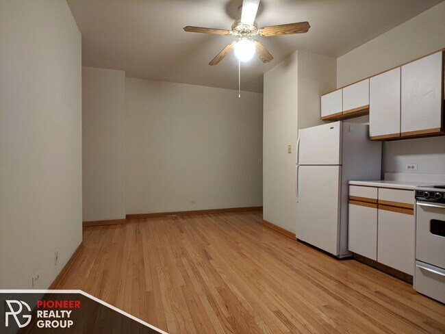 Foto del edificio - 633 W Barry Ave